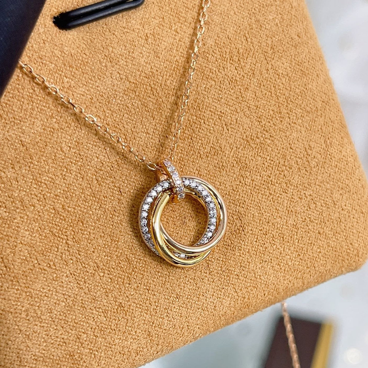 [⭐JeweliWhal]TRINITY NECKLACE SILVER GOLD PINK GOLD DIAMONDS