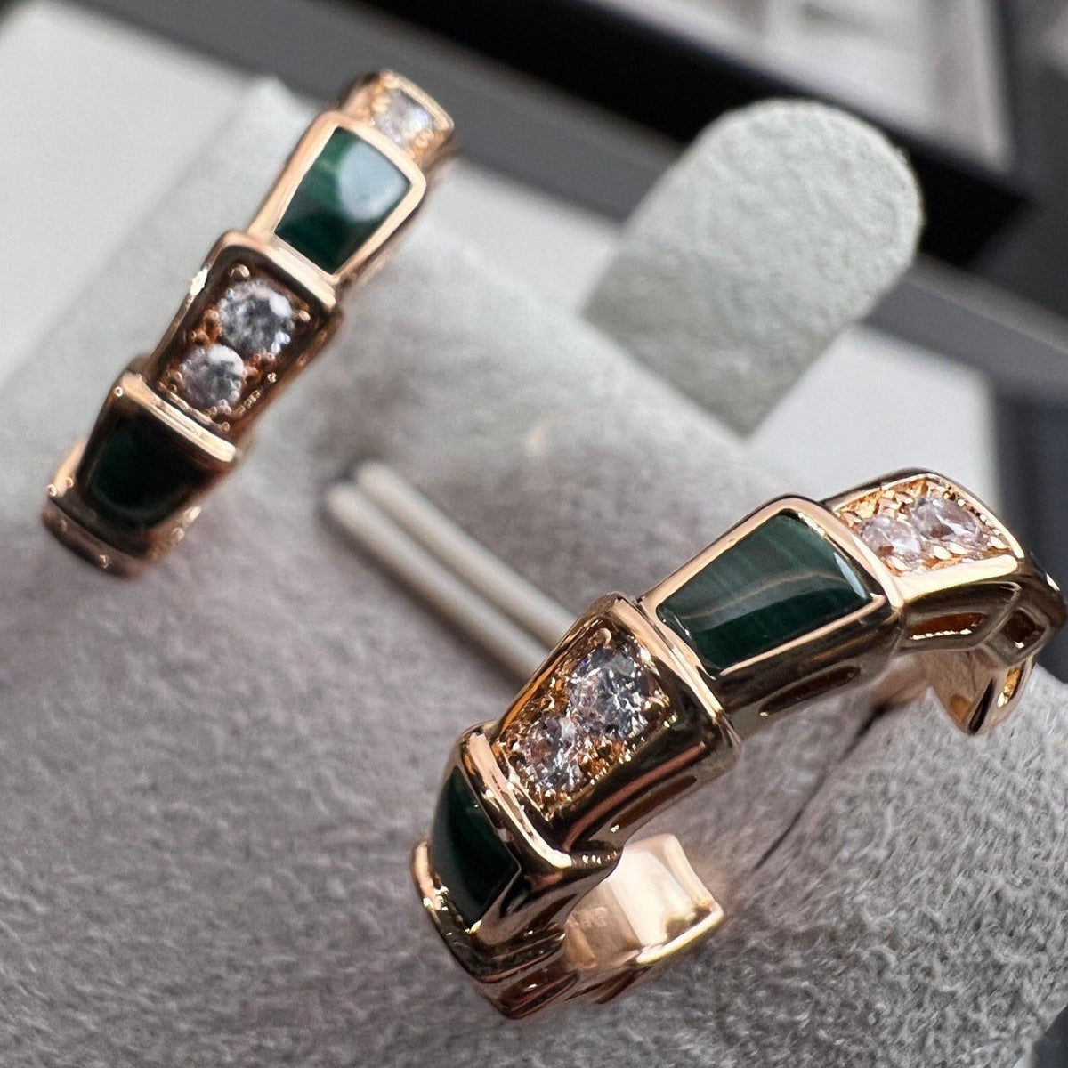 [⭐JeweliWhal]SERPENTI MALACHITE PINK GOLD EARRINGS