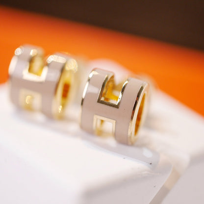 [⭐JeweliWhal]MINI POP H GOLD EARRINGS GREY