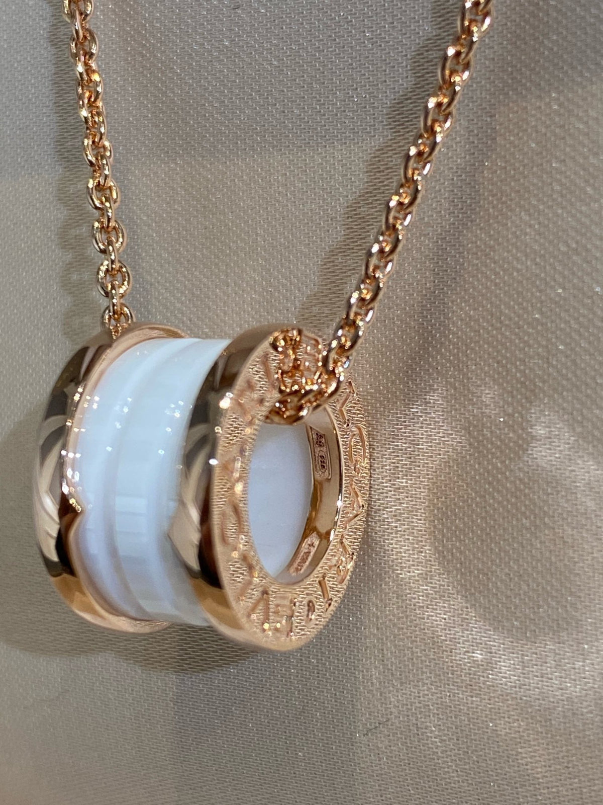[⭐JeweliWhal]ZERO 1 WHITE CERAMIC PINK GOLD NECKLACE
