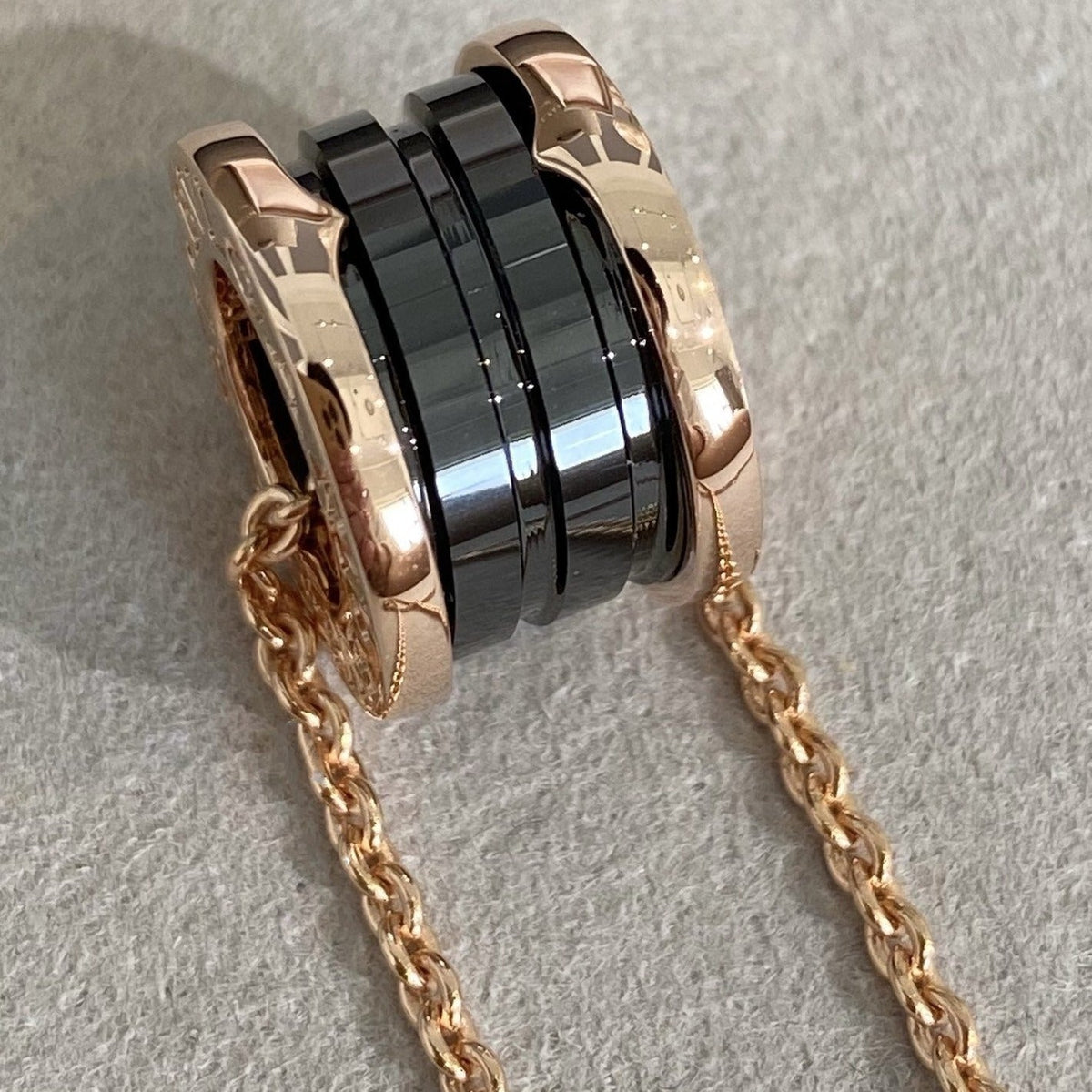 [⭐JeweliWhal]ZERO 1 BLACK CERAMIC PINK GOLD NECKLACE