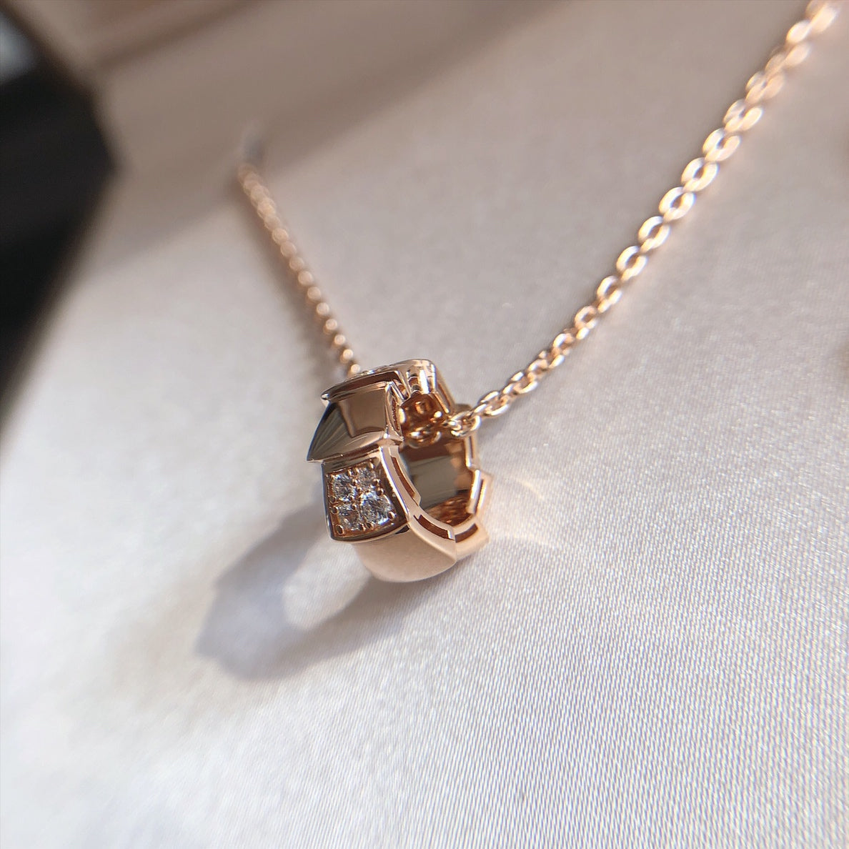 [⭐JeweliWhal]SERPENTI PEDANT DIAMOND PINK GOLD NECKLACE