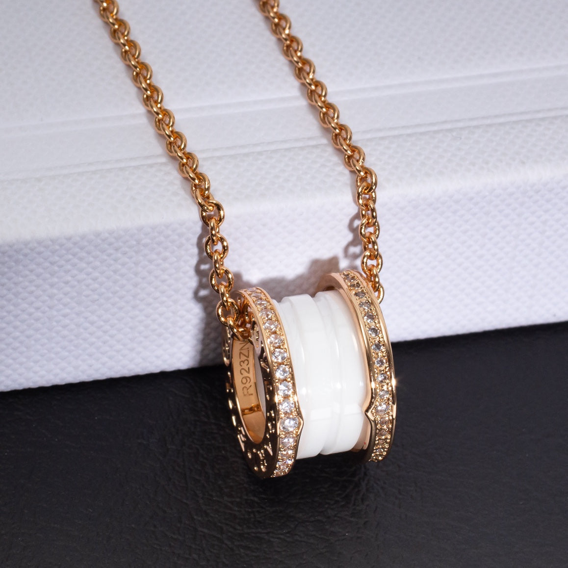[⭐JeweliWhal]ZERO 1 WHITE CERAMIC PINK GOLD DIAMOND NECKLACE