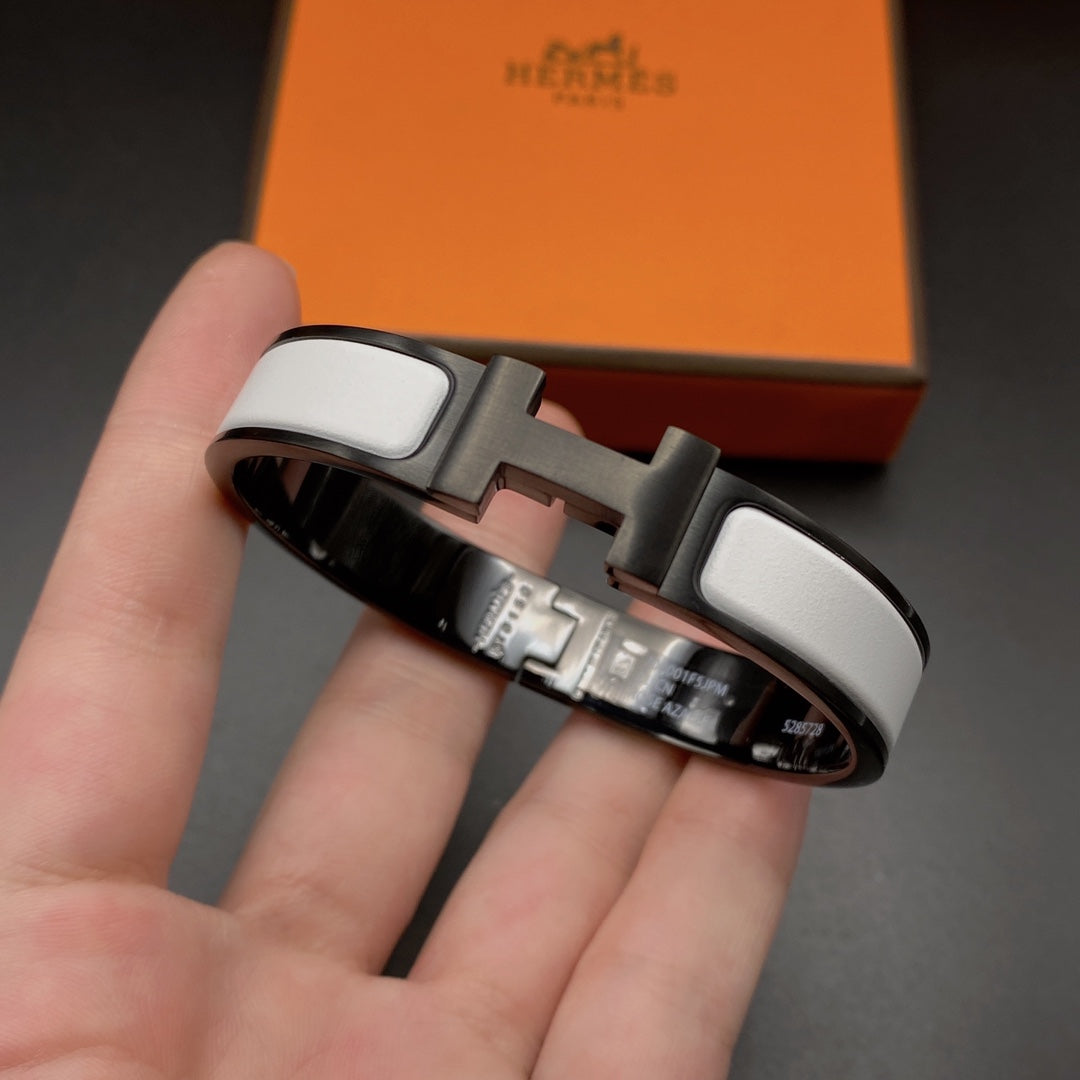 [⭐JeweliWhal]H BRACELET 12MM BLACK WHITE CERAMIC