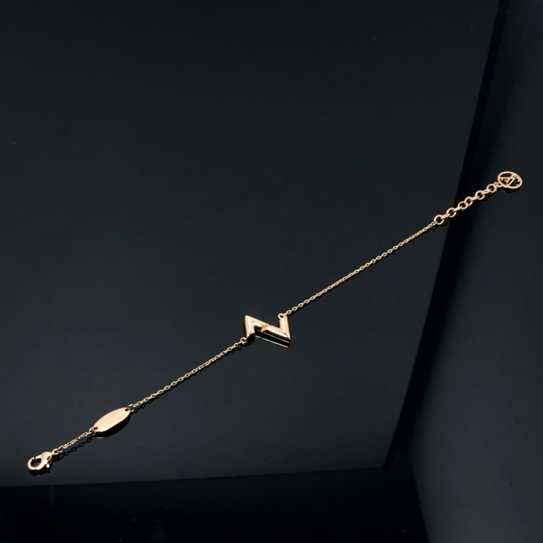 [⭐JeweliWhal]VOLT LV LOGO BRACELET