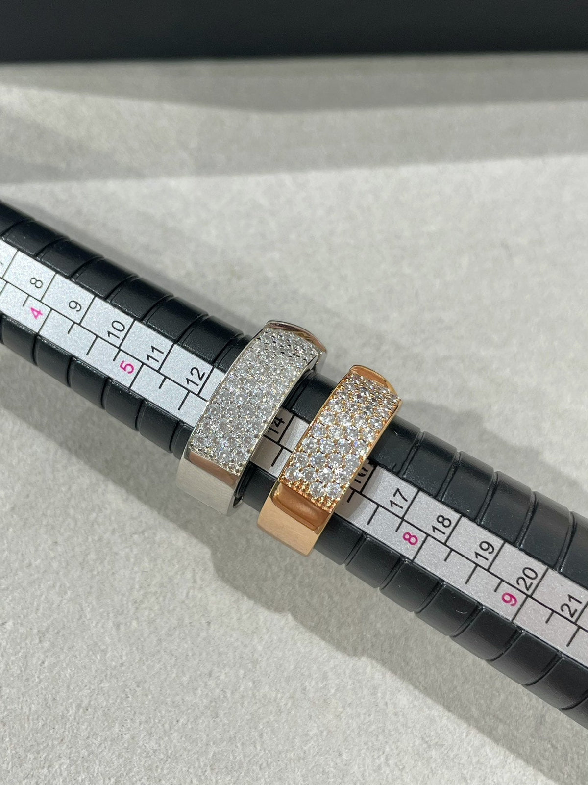 [⭐JeweliWhal]LIENS EVIDENCE  DIAMOND PAVED RING