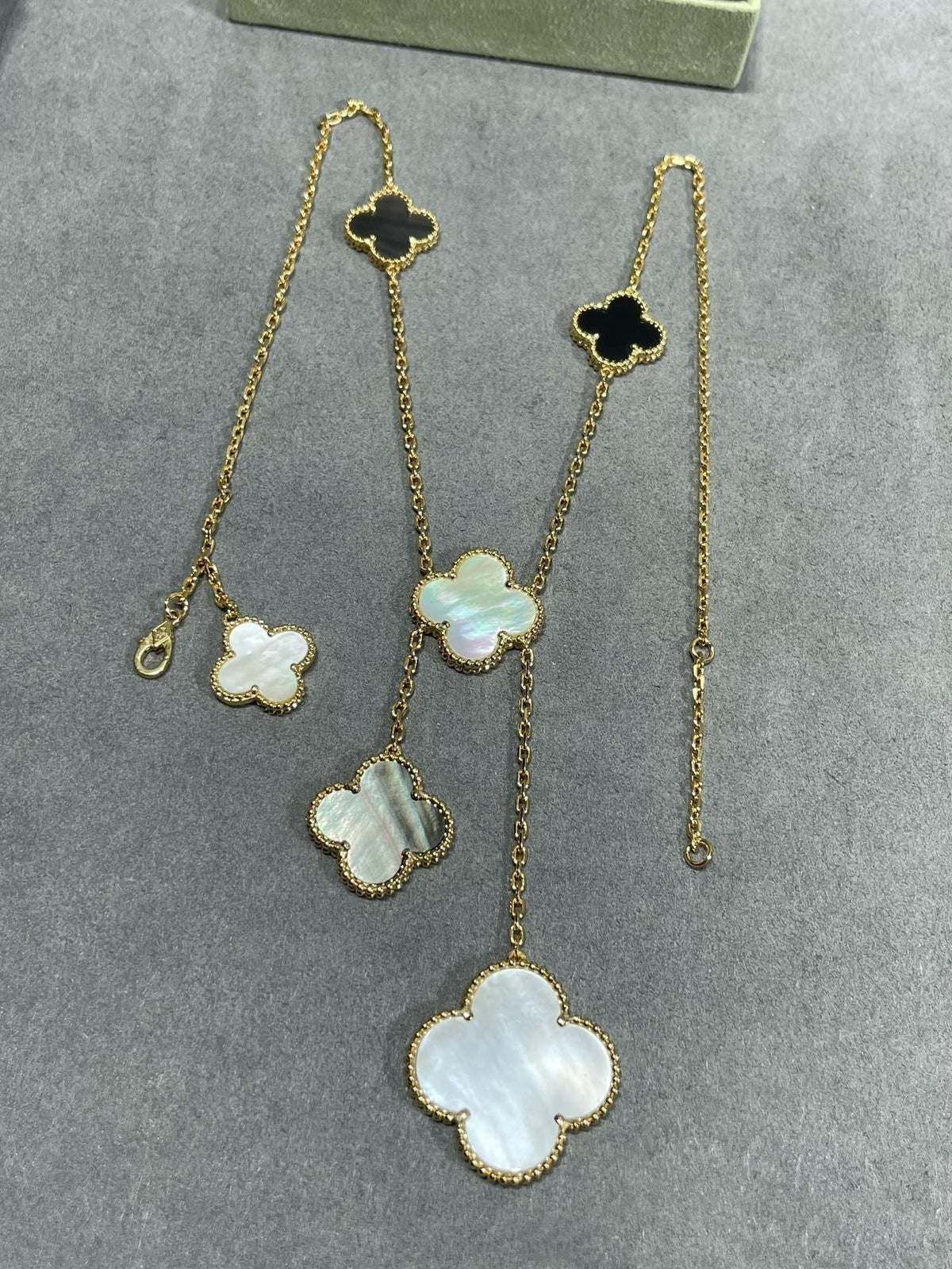 [⭐JeweliWhal]CLOVER 6 MOTIF MOP ONYX GOLD NECKLACE