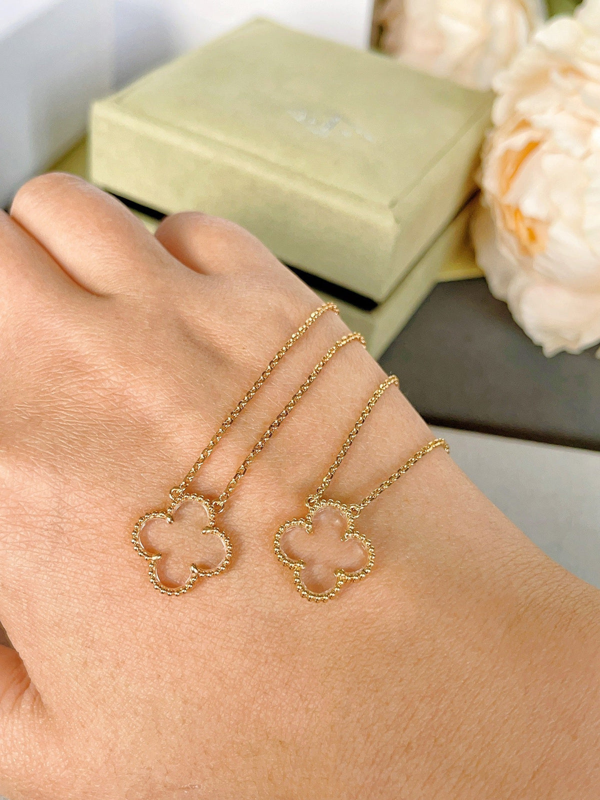 [⭐JeweliWhal]CLOVER ROCK CRYSTAL ROSE GOLD NECKLACE