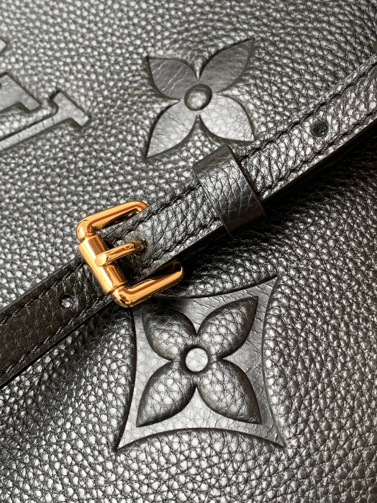 PETIT PALAIS PM MEDIUM SHOULDER BAG 29 IN BLACK EMBOSSED COWHIDE GOLD-TONE HARDWARE