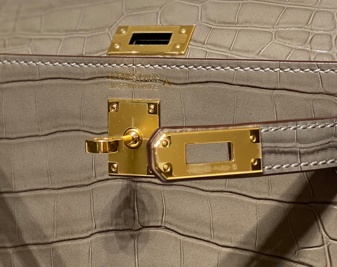 HERMES 25S MINI KELLY 19 IN MOCHA BROWN CALFSKIN GOLD HARDWARE