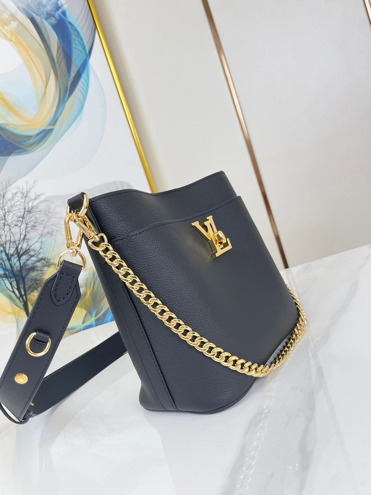 LOCK AND WALK 20 IN BLACK GRAINED CALFSKIN GOLD HARDWARE