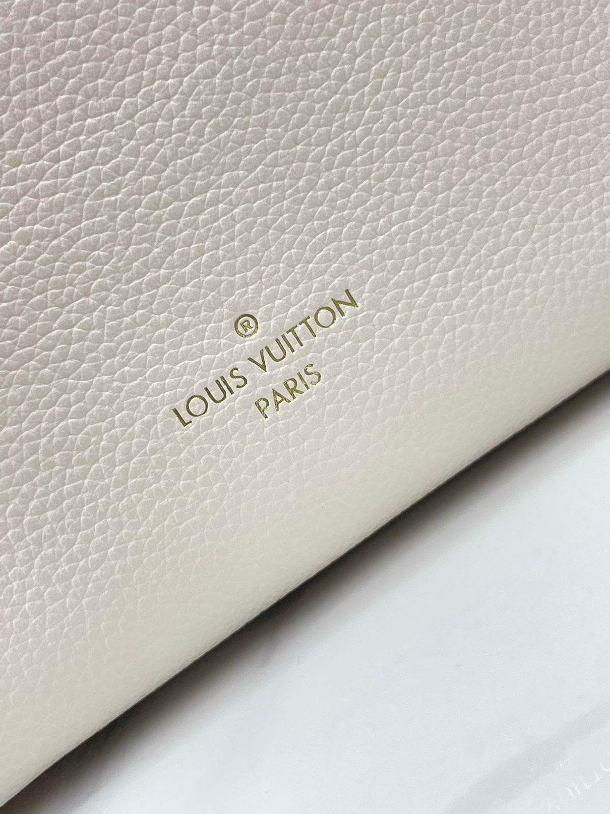 SIDE TRUNK MINI 18 IN WHITE CALFSKIN GOLD HARDWARE