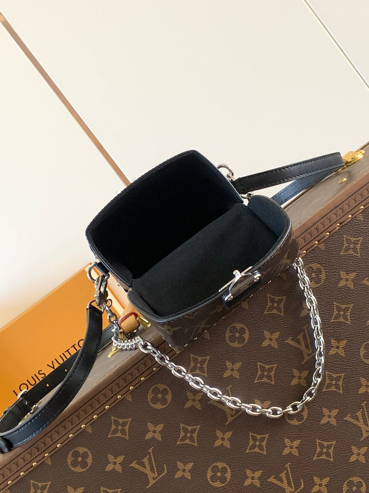 CAMERA BOX VIVE BAG 17 IN BLACK MONOGRAM CALFSKIN SILVER-TONE METALLIC