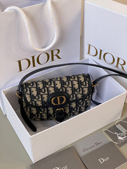 BOBBY EAST-WEST BAG 17 IN BLACK OBLIQUE JACQUARD