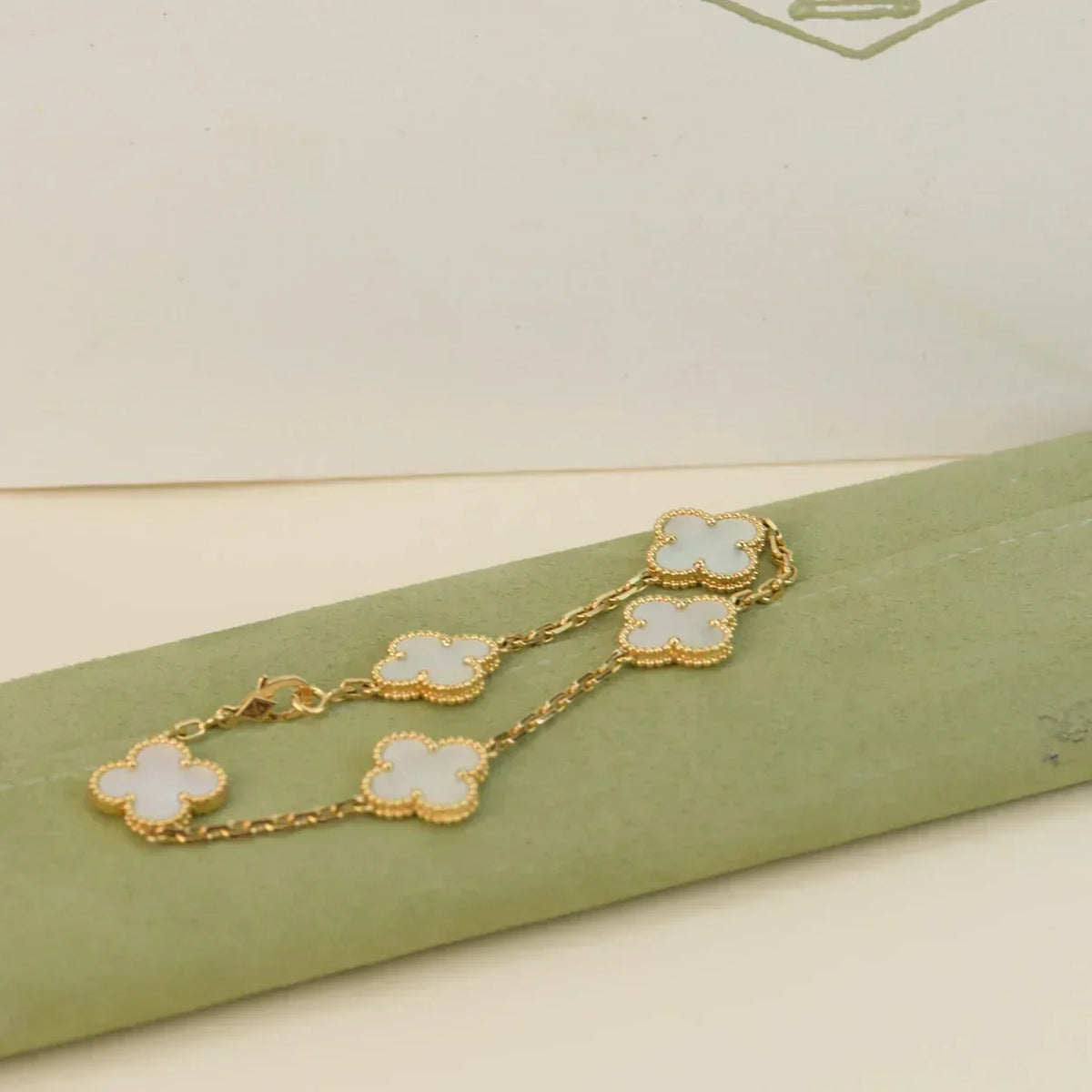 [⭐JeweliWhal]CLOVER WHITE PEARL MOP 5 MOTIF BRACELET COLLECTION
