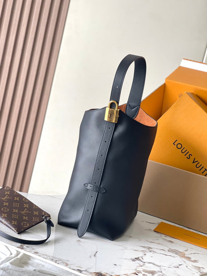 LOW KEY HOBO MM 35 IN BLACK SMOOTH CALFSKIN