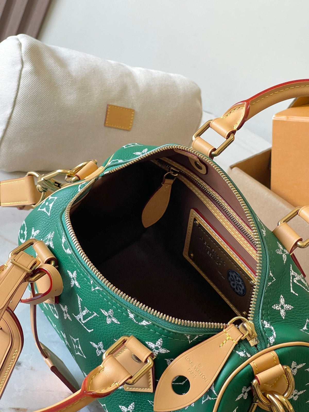 SPEEDY P9 BANDOULIÈRE 25 IN GREEN MONOGRAM CANVAS GOLD HARDWARE