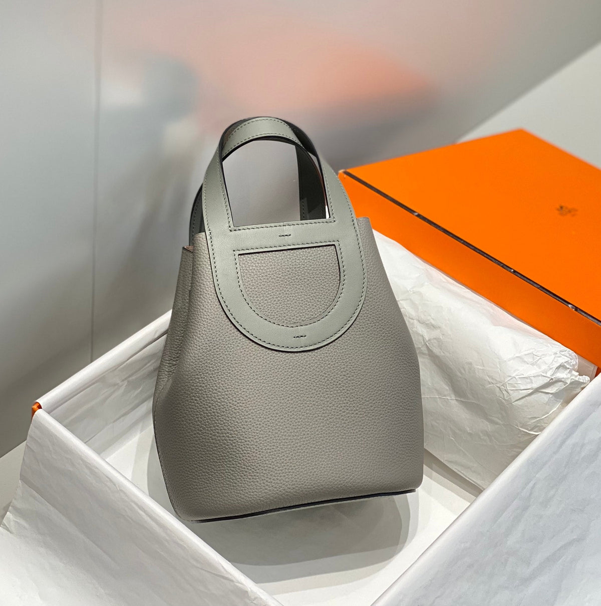 HERMES 25S IN THE LOOP 18 IN ETOUPE CALFSKIN GOLD HARDWARE