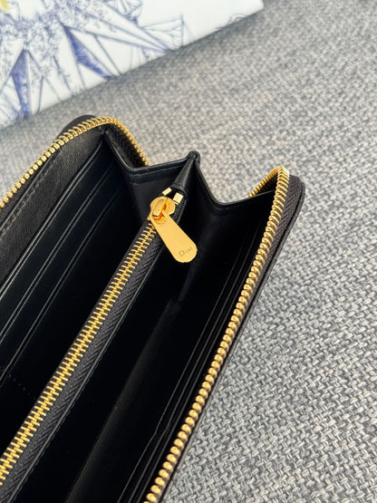 VERTICAL LONG ZIP WALLET 20 IN BLACK QUILTED ALLOVER CALFSKIN