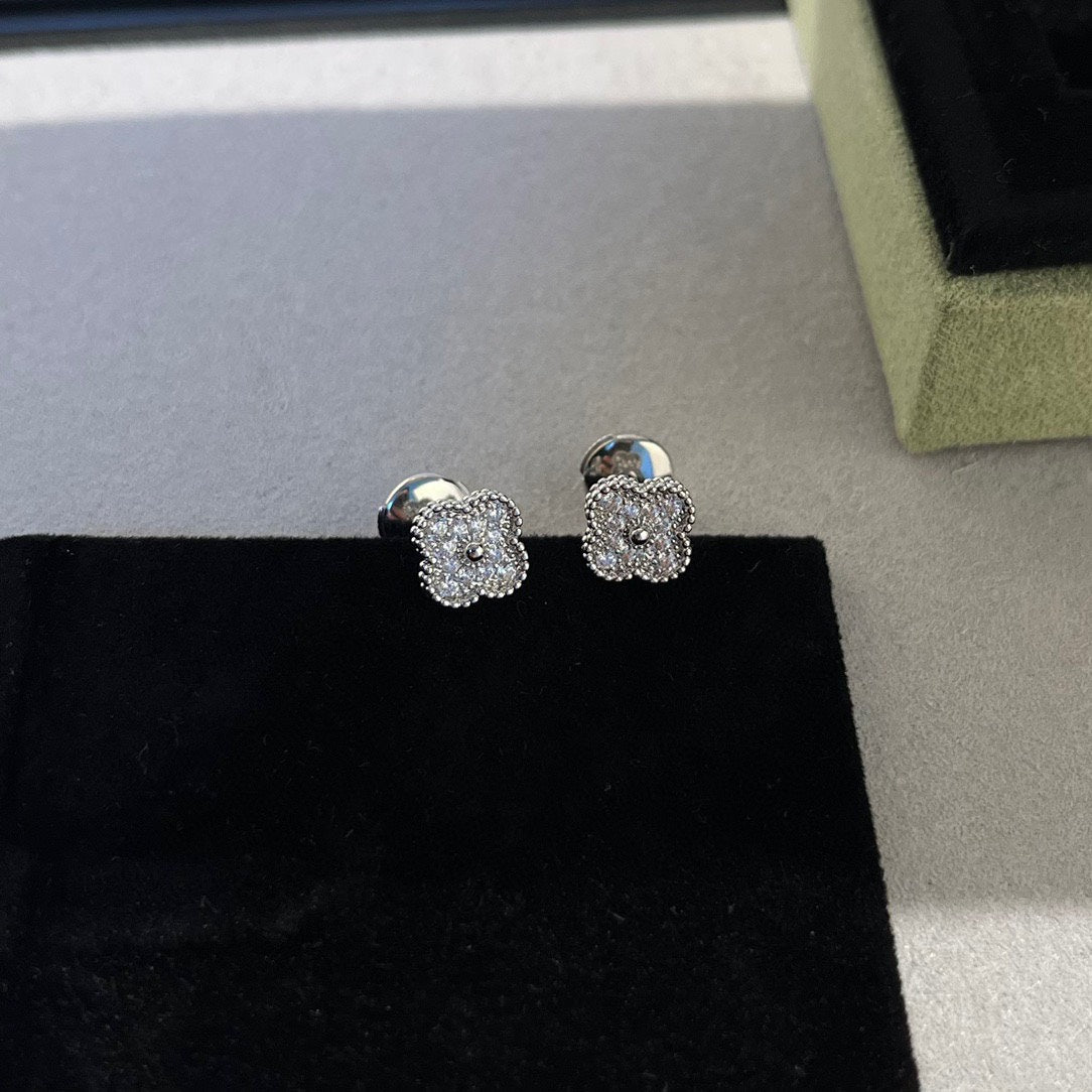 [⭐JeweliWhal]CLOVER MINI DIAMOND STUD EARRINGS